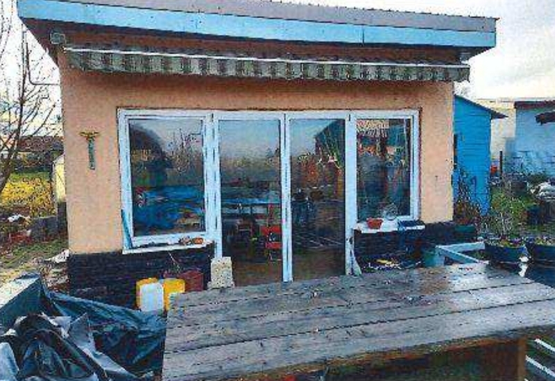 Wohnhaus und angrenzend Einfamilienhaus mit Nebengebäuden in Gutenborn - Bild 4