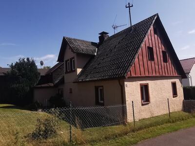 Einfamilienhaus mit Anbau und Holzgarage in Erllohe 25, 95697 Nagel - Bild 1