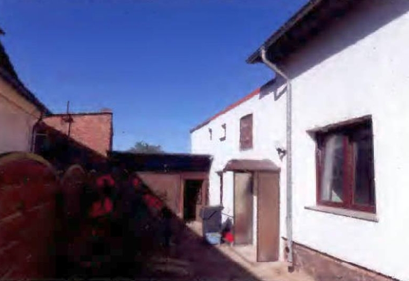 Doppelhaushälfte mit Nebengebäuden in Gützkow - Bild 1