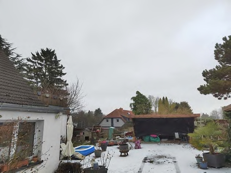 Doppelhaushälfte mit Carport und Nebengebäude in Karow - Bild 1