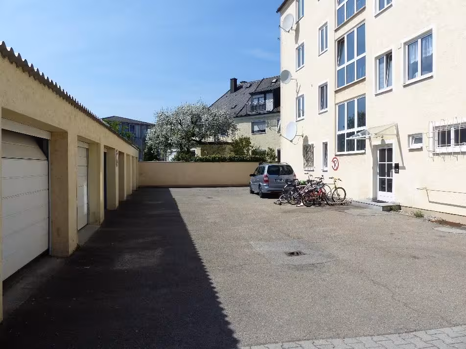 Eigentumswohnung 2 1/2 Zimmer mit Loggia, Kellerraum u. Garage in Ingolstadt - Bild 2