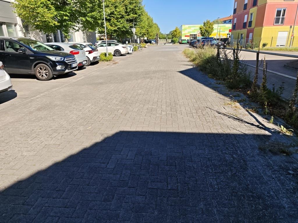 unbebautes Grundstück, Wegefläche mit Kunstobjekt in Hannover - Bild 3