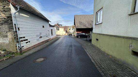 Grundstück, bebaut mit einem Wohnhaus mit Anbauten, Nebengebäude, Scheune und Garage in Schmitten im Taunus - Bild 4