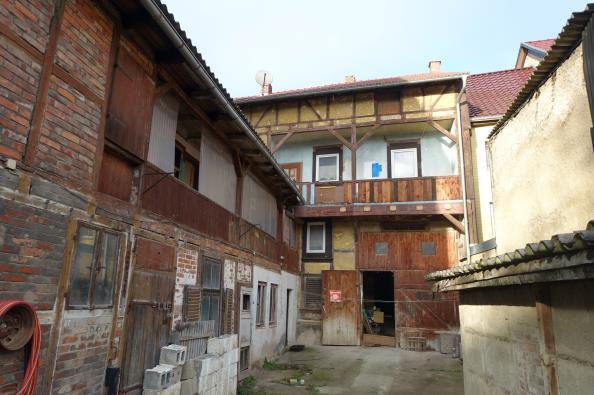Wohnhaus mit überbauter Torfahrt und rückwärtigen Nebengebäude in Oberbösa - Bild 4