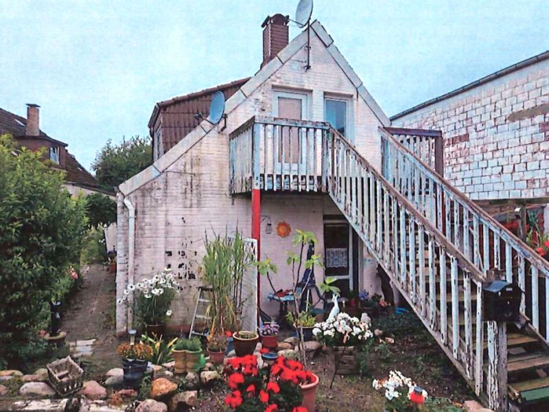 Zwei Mehrfamilienhäuser und mehrere Nebengebäude in Schleswig - Bild 4