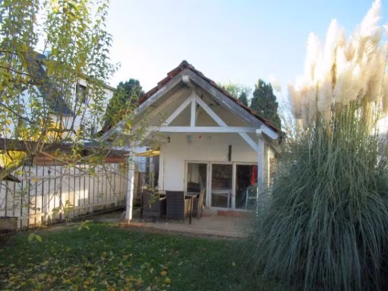 Einfamilienhaus mit Einzelgarage und Schwimmbecken im Garten in Wernau (Neckar) - Bild 3