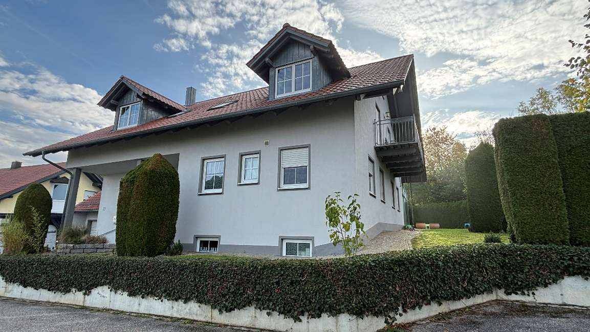 Zweifamilienhaus, Garage in Rottenburg a. d. Laaber - Bild 1