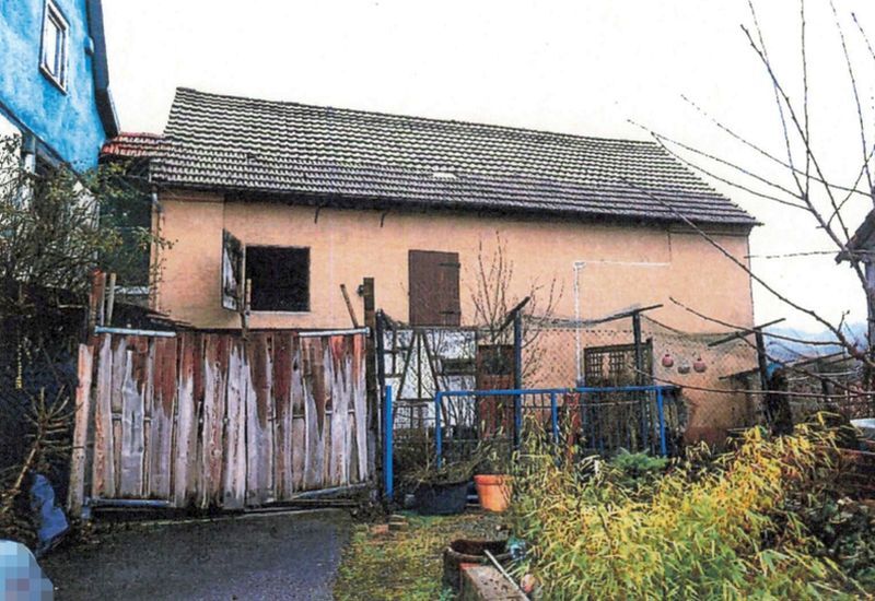 Einfamilienhaus nebst Scheunengebäude mit 2 Garagen und Gartengrundstück in Olnhausen - Bild 2