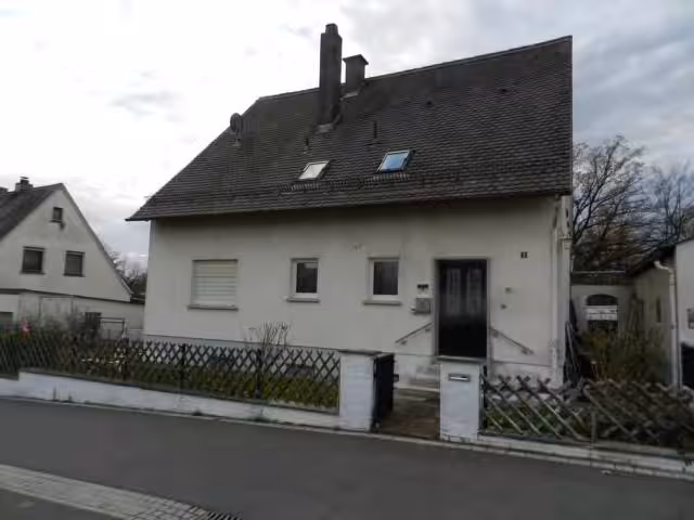 Zweifamilienhaus, Garage in Oberulsenbach - Bild 2