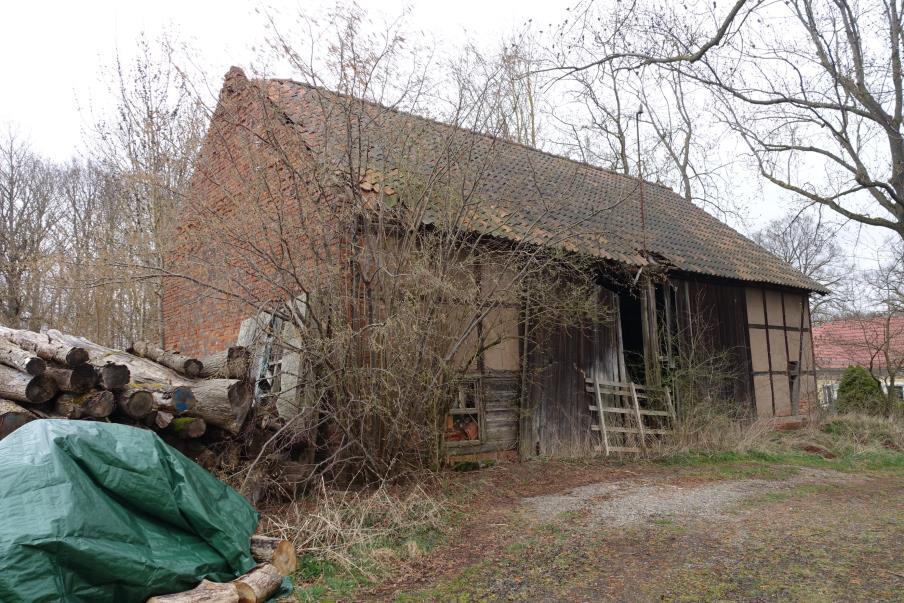 Einfamilien-Wohnhaus,  ehem. Stall und Carport in Sondershausen - Bild 1
