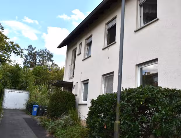 Doppelaushälfte mit Reihengarage und Garagenhof in Würzburg - Bild 1