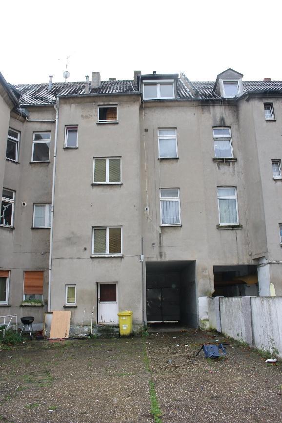 Mehrfamilienhaus, zwei Nebengebäude (Werkstatt), einem Garagengebäude (Einzelgarage) und vier Reihengaragen in Gelsenkirchen - Bild 4