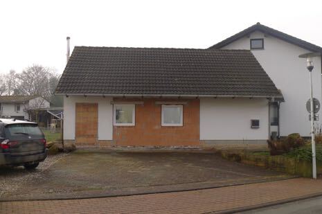 Hofanlage mit 3 Wohneinheiten, zwei Scheunen, Garage und Nebengebäuden in Hombressen - Bild 4