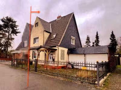 Doppelhaushälfte mit Doppelgarage in Dänischburger Landstraße 90, 23569 Lübeck - Bild 1