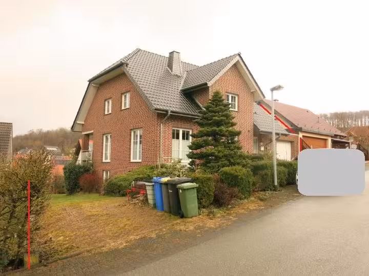 Garage, Ein- bis Zweifamilienhaus mit Einliegerwohnung in Bad Driburg - Bild 2