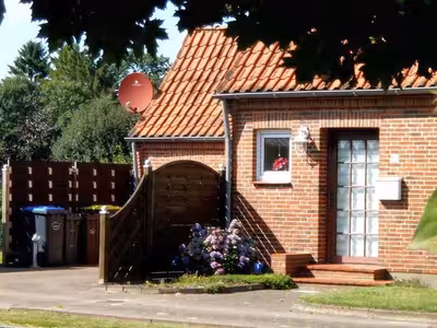 Einfamilienhaus mit Anbau und Doppelgarage in Abstedt 8, 25585 Lütjenwestedt - Bild 2