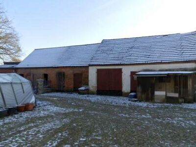 Mehrfamilienhaus mit mehreren ehem. Wirtschaftsgebäuden in Ernst-Thälmann-Platz 4, 39164 Bottmersdorf - Bild 2