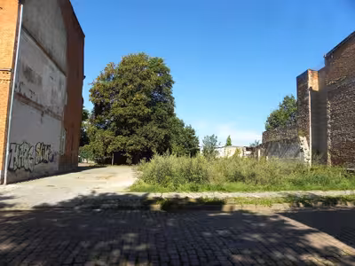 Garage, 6 Reihengaragen in August-Bebel-Straße 36,37, 39240 Calbe - Bild 1