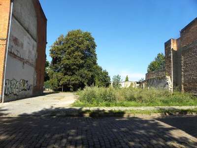 Garage, 6 Reihengaragen in August-Bebel-Straße 36,37, 39240 Calbe - Bild 1