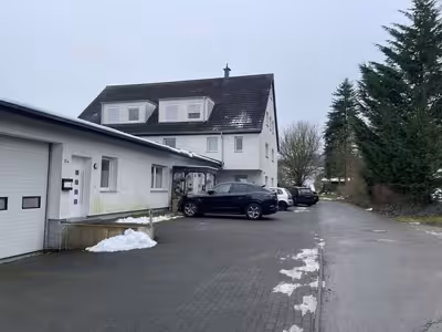 Eigentumswohnung (3 bis 4 Zimmer), Sondernutzungsrechte an einer Pkw-Garage und einem Pkw-Stellplatz  im Freien in Alter Schulweg 13, 51588 Nümbrecht, Drinsahl - Bild 2