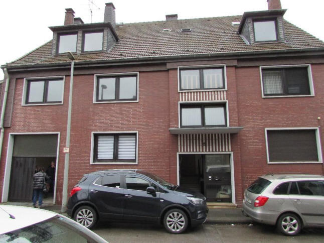 Mehrfamilienhaus mit 6 Wohnungen sowie Garage 3 Einzelgaragen in Duisburg - Bild 1
