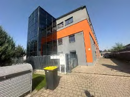 Einfamilienhaus, unbebaute Fläche, Werkstatthalle und Betriebswohnung in Form eines Einfamilienhauses in Roßtal - Bild 2