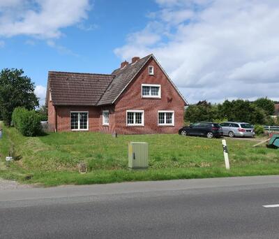 Einfamilienhaus, Landwirtschaftsfläche und Waldfläche in Tichelwarfer Straße  31, 26826 Weener, Holthusen - Bild 1