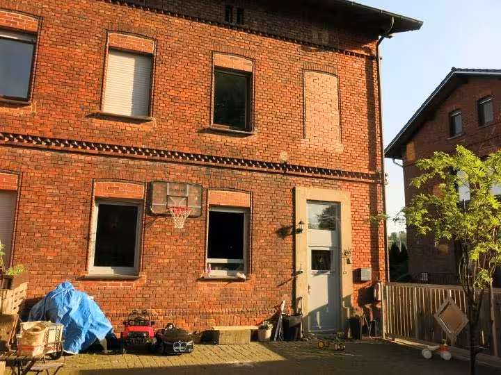 Doppelhaushälfte mit Nebengebäude und Carport in Ottbergen - Bild 3