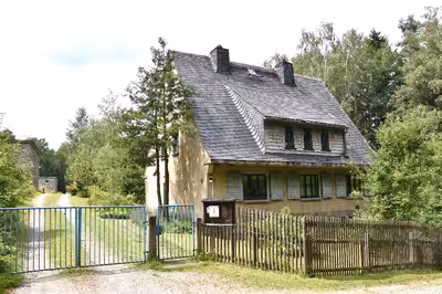 Einfamilienhaus, Zweifamilienhaus in Am Hochbehälter  1, 08315 Lauter-Bernsbach - Bild 1