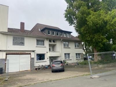 gewerblich genutztes Grundstück, wirtschaftliche Einheit bestehend aus leerstehender Produktionshalle und Wohngebäude (Betriebsleiterwohnung). in Pieperstr. 41, 43, 45 und 47, 32791 Lage, Billinghausen - Bild 1