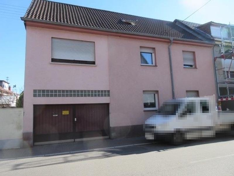 Zweifamilienwohnhaus nebst Stallgebäude und Garten in Edingen - Bild 4