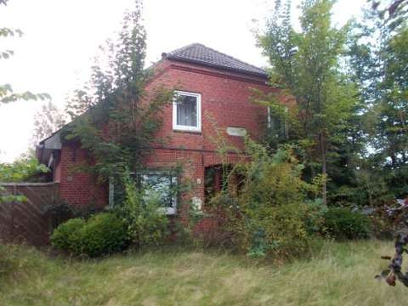 Wohnhaus und eingestürztes Nebengebäude in Hamdorf - Bild 4