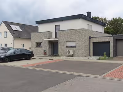 Garage, Einfamilienhaus, Wohnhaus mit 2 PKW-Garagen in Schubertstraße 23, 52382 Niederzier, Ellen - Bild 2