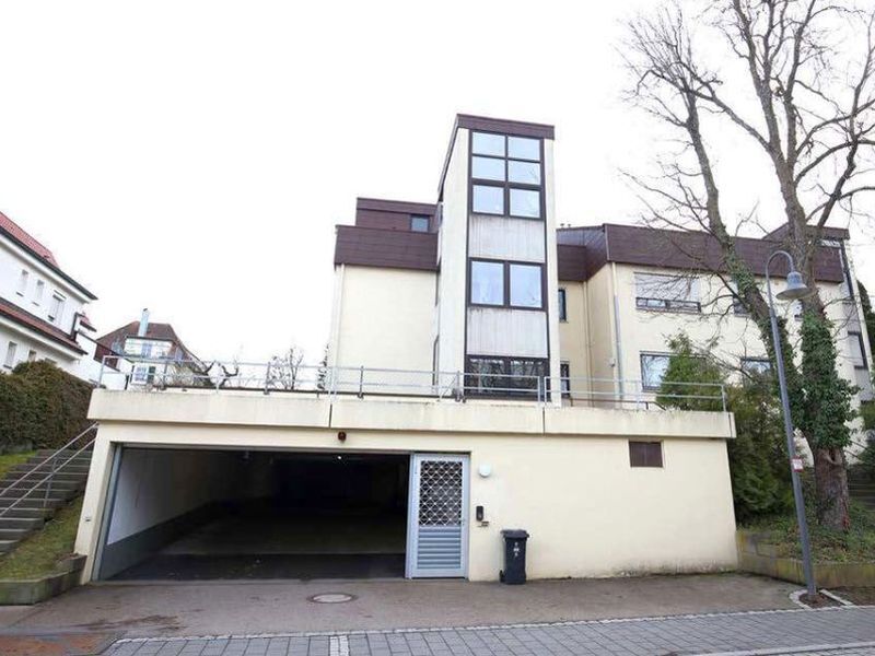 4-Zimmer-Wohnung und 2 Tiefgaragenstellplätze in Bad Boll - Bild 1
