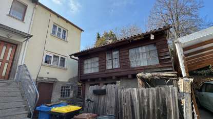 Doppelhaushälfte und Nebengebäude in Höchberg - Bild 1