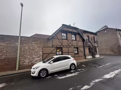 Einfamilienhaus, diverse Nebengebäude, ehemalige Stallungen in Ginnstraße 21, 52445 Titz - Bild 1