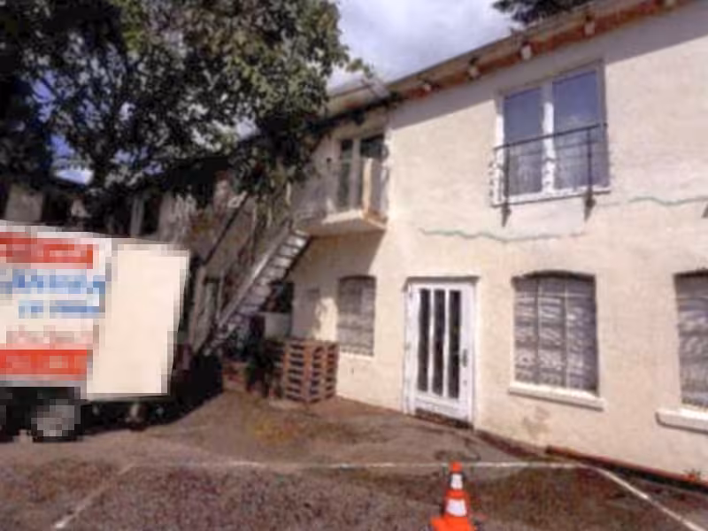 Bürogebäude, 3 Lagergebäude und 19 Garagen in Hamburg - Bild 2