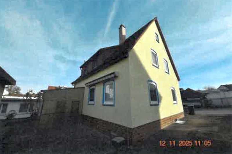 Zweifamilienwohnhaus mit 2 Garagen in Gaildorf - Bild 2