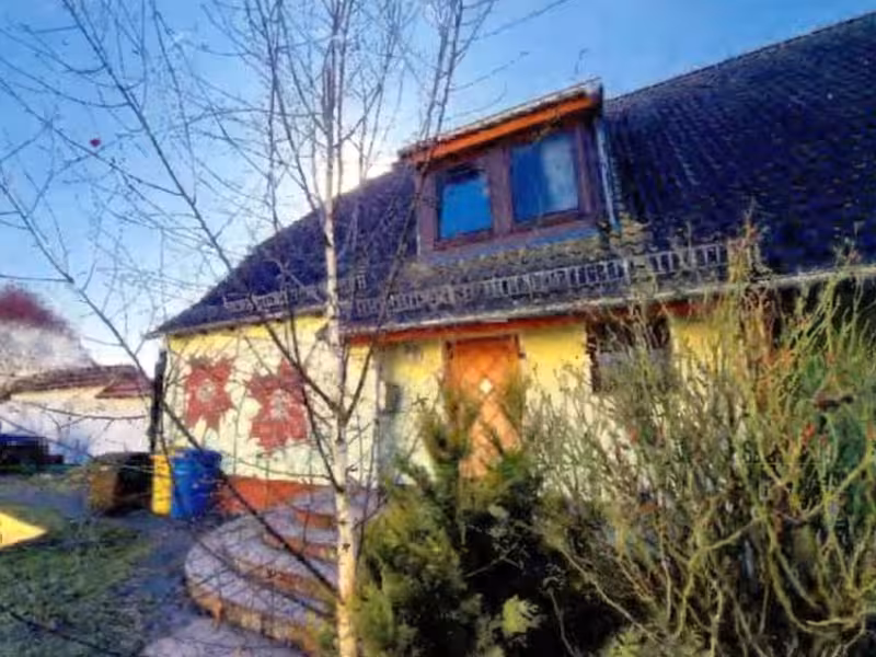 Doppelhaushälfte mit Doppelgarage, Gewächshaus und Schuppen in Altenpleen - Bild 2