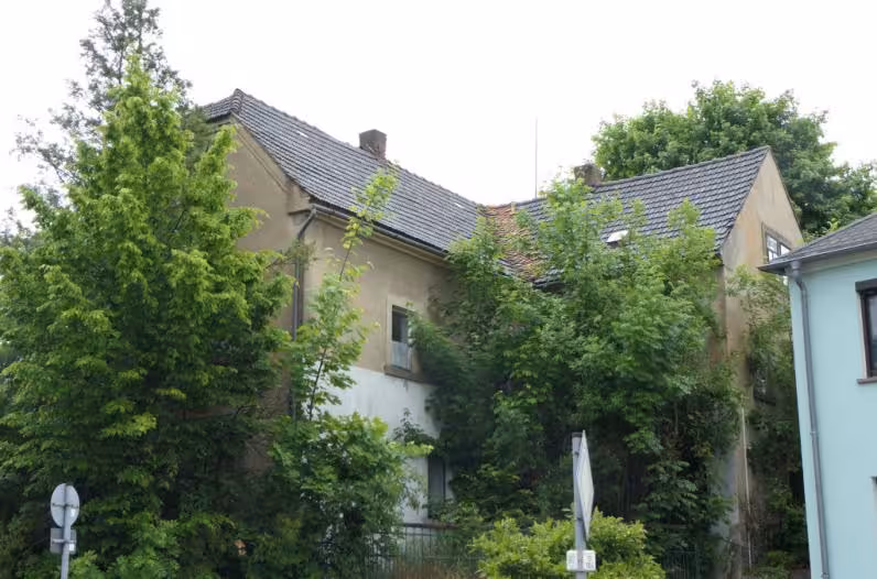 abbruchreifen Wohn- und Geschäftshaus in Pulsnitz - Bild 1