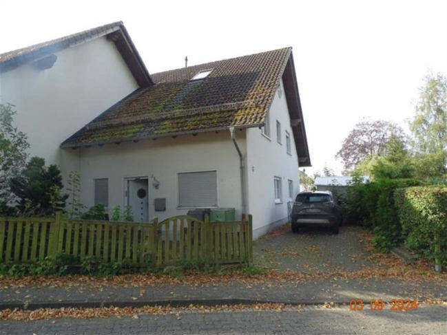 Kfz-Stellplatz, Einfamilienhaus, Doppelhaushälfte in Kierspe - Bild 3