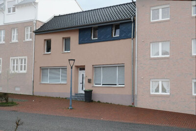 Reihenhaus in Kirchplatz 12, Rimburger Straße, 52531 Übach-Palenberg, Übach - Bild 1