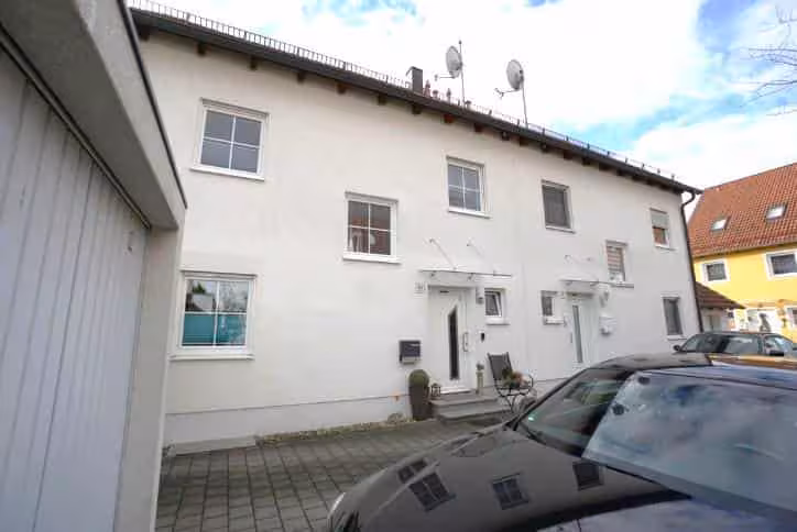 Doppelhaushälfte mit Einzelgarage in Neutraubling - Bild 3