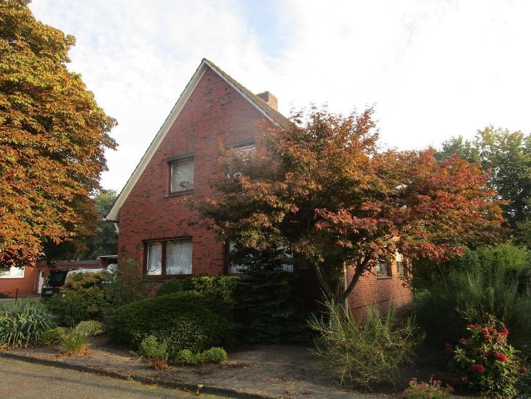 Einfamilienhaus, mit Einliegerwohnung und Nebengebäude in Papenburg - Bild 1