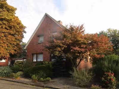Einfamilienhaus, mit Einliegerwohnung und Nebengebäude in Moorstraße  19, 26871 Papenburg, Bokel - Bild 1