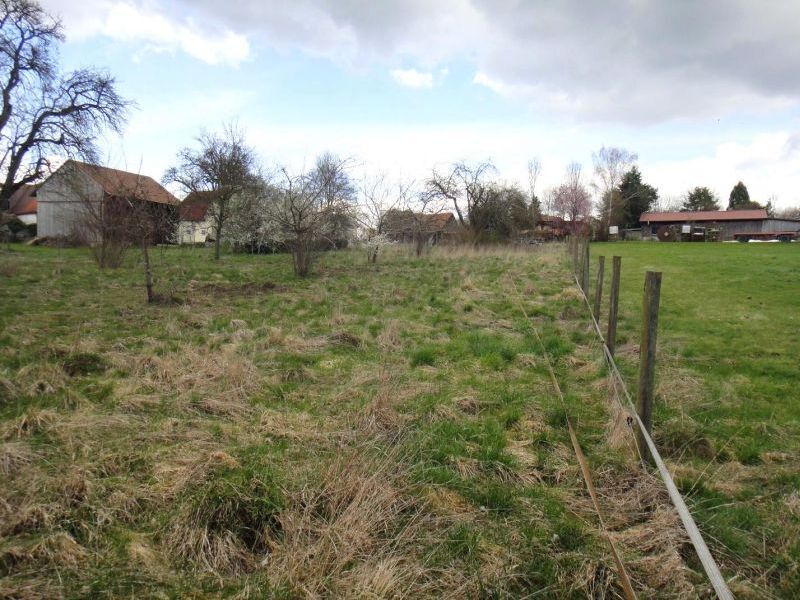 Zweifamilienhaus mit Stall-/Scheuergebäude und Landwirtschaftsfläche in Hattenhofen - Bild 3