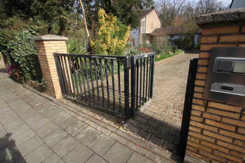Einfamiliendoppelhaushälfte mit Garage sowie einer rückwärtigen Grundstücksteilfläche als Gartenland bzw. Grünland in Mönchengladbach - Bild 2