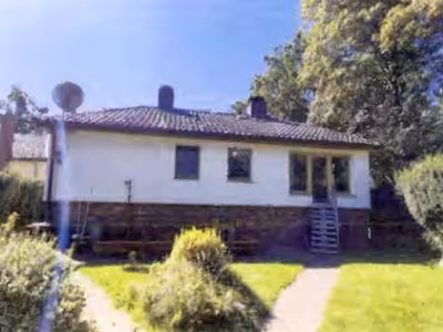 Einfamilienhaus mit Einzel-Carport in Güstelitzer Straße 35, 18581 Putbus - Bild 1