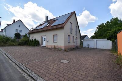 Einfamilienhaus mit Kleintierpraxis im Erdgeschoss, Doppelgarage in Nördlinger Straße 22, 91126 Schwabach - Bild 1