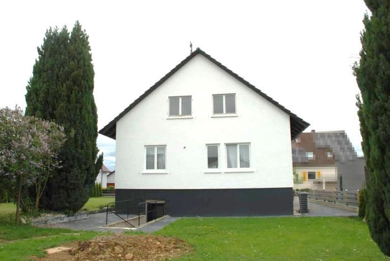 Einfamilienwohnhaus mit Nebengebäude in Felldorf - Bild 1